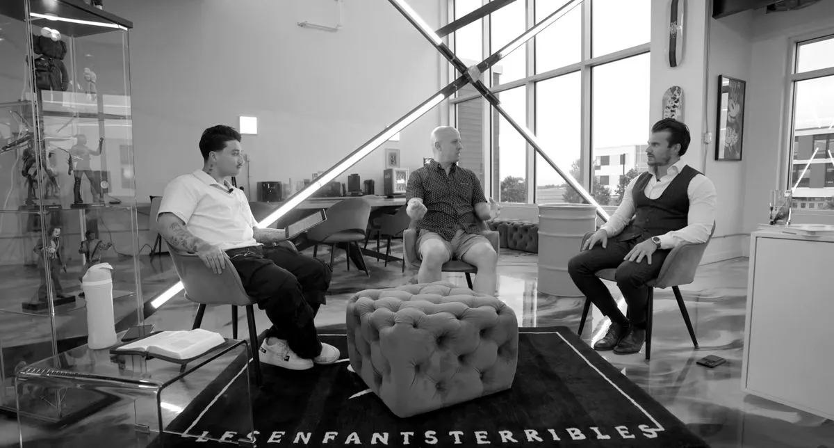JNT et Manny en studio avec un invité